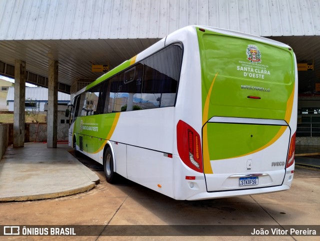 Prefeitura Municipal de Santa Clara d`Oeste IVECO na cidade de Santa Fé do Sul, São Paulo, Brasil, por João Vitor Pereira. Número da foto: #11769156.