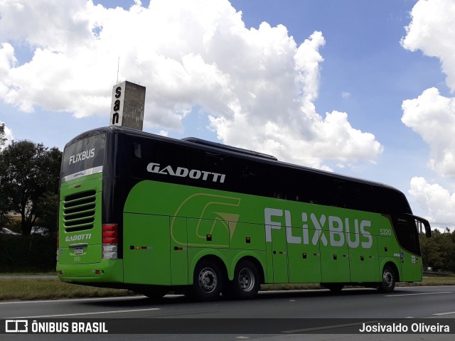 FlixBus Transporte e Tecnologia do Brasil 5320 na cidade de Embu das Artes, São Paulo, Brasil, por Josivaldo Oliveira. ID da foto: 11770513.