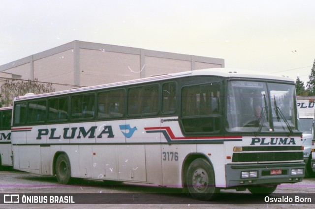 Pluma Conforto e Turismo 3176 na cidade de Curitiba, Paraná, Brasil, por Osvaldo Born. ID da foto: 11777166.