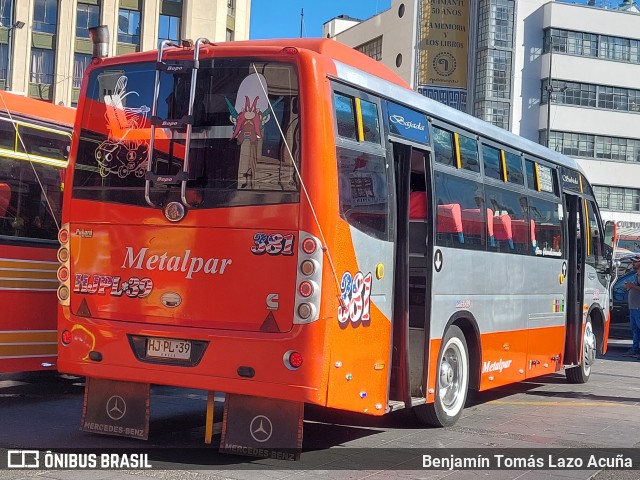 Transportes Fenur 381 na cidade de Valparaíso, Valparaíso, Valparaíso, Chile, por Benjamín Tomás Lazo Acuña. Número da foto: #11781228.