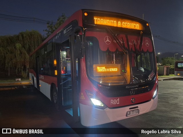 Buses Omega 6056 na cidade de Puente Alto, Cordillera, Metropolitana de Santiago, Chile, por Rogelio Labra Silva. ID da foto: 11790760.