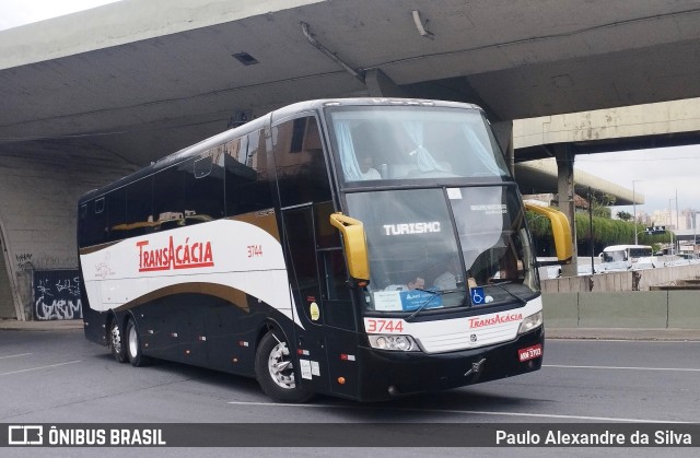 TransAcácia Turismo 3744 na cidade de Belo Horizonte, Minas Gerais, Brasil, por Paulo Alexandre da Silva. ID da foto: 11793356.