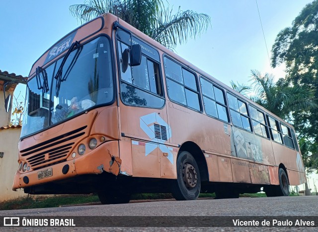 Construtora FFX 3658 na cidade de Itatiaiuçu, Minas Gerais, Brasil, por Vicente de Paulo Alves. Número da foto: #11797866.