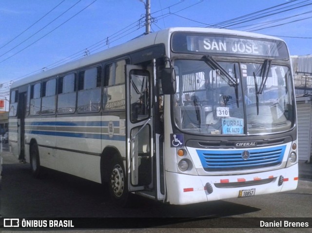 Buses Guadalupe 68 na cidade de Guadalupe, Goicoechea, San José, Costa Rica, por Daniel Brenes. ID da foto: 11800423.