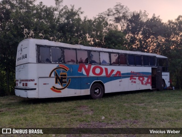 Ônibus Particulares  na cidade de Palmitos, Santa Catarina, Brasil, por Vinícius Weber. ID da foto: 11803527.