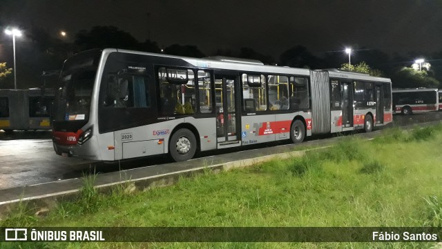 Express Transportes Urbanos Ltda 4 8795 na cidade de São Paulo, São Paulo, Brasil, por Fábio Santos. ID da foto: 11804044.