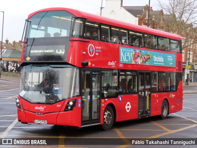 Abellio London Bus Company 3037 na cidade de London, Greater London, Inglaterra, por Fábio Takahashi Tanniguchi. Número da foto: #11810931.