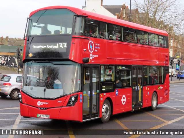 Abellio London Bus Company 3047 na cidade de London, Greater London, Inglaterra, por Fábio Takahashi Tanniguchi. Número da foto: #11810940.