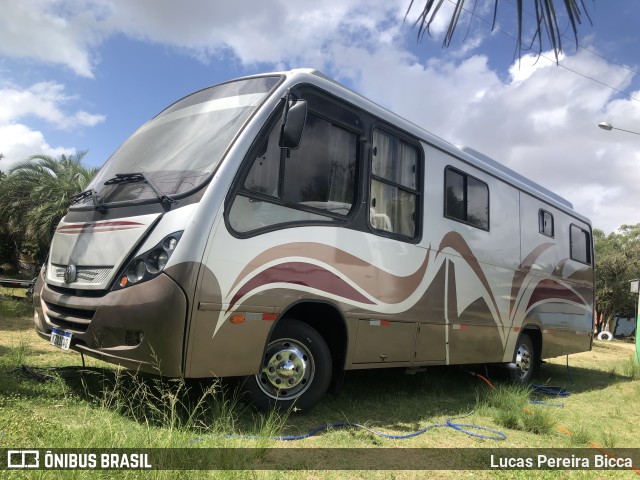 Motorhomes 1240 na cidade de Arambaré, Rio Grande do Sul, Brasil, por Lucas Pereira Bicca. Número da foto: #11813094.