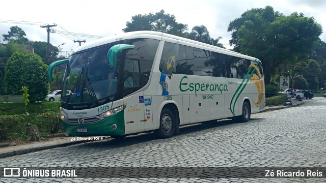 Esperança Turismo e Transporte 1305 na cidade de Petrópolis, Rio de Janeiro, Brasil, por Zé Ricardo Reis. ID da foto: 11813197.