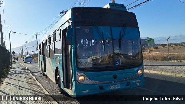 Metbus 0883 na cidade de Pudahuel, Santiago, Metropolitana de Santiago, Chile, por Rogelio Labra Silva. ID da foto: 11811991.