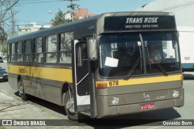 Escolares 678 na cidade de Curitiba, Paraná, Brasil, por Osvaldo Born. ID da foto: 11813850.