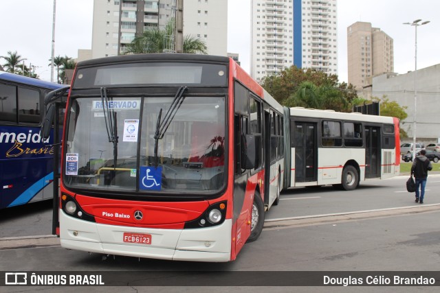 Express Transportes Urbanos Ltda 4 8880 na cidade de Barueri, São Paulo, Brasil, por Douglas Célio Brandao. Número da foto: #11812885.