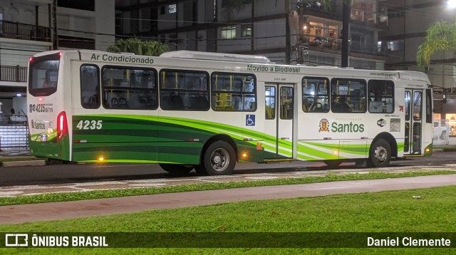 Viação Piracicabana Santos 4235 na cidade de Santos, São Paulo, Brasil, por Daniel Clemente. Número da foto: #11814257.