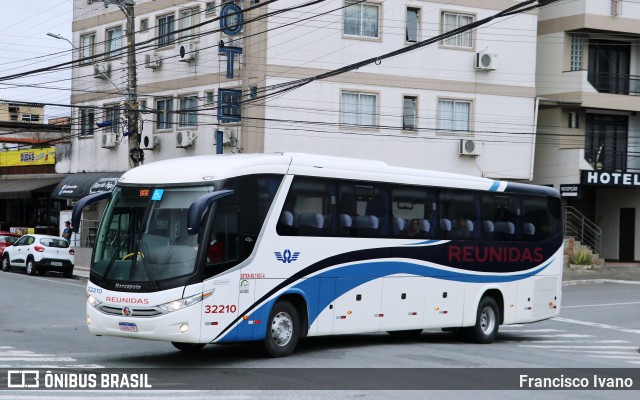 Reunidas Transportes Coletivos 32210 na cidade de Balneário Camboriú, Santa Catarina, Brasil, por Francisco Ivano. Número da foto: #11819803.