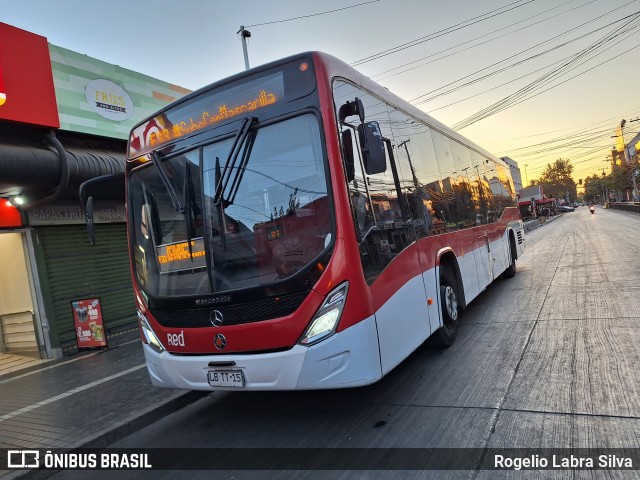 Buses Omega 6056 na cidade de Puente Alto, Cordillera, Metropolitana de Santiago, Chile, por Rogelio Labra Silva. ID da foto: 11822085.