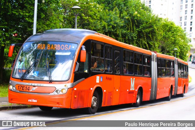 Expresso Azul 17E14 na cidade de Curitiba, Paraná, Brasil, por Paulo Henrique Pereira Borges. ID da foto: 11828422.