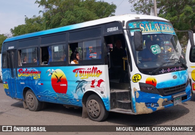 Empresa de Transportes Salaverry Express 42 na cidade de Trujillo, Trujillo, La Libertad, Peru, por MIGUEL ANGEL CEDRON RAMIREZ. ID da foto: 11831245.