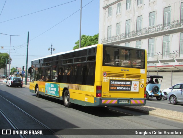 Companhia Carris de Ferro de Lisboa 2227 na cidade de Lisbon, Lisbon, Portugal, por Douglas Célio Brandao. Número da foto: #11750313.