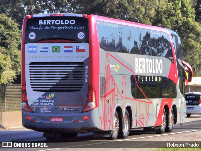 Bertoldo Turismo e Excursões 9292 na cidade de São José dos Campos, São Paulo, Brasil, por Robson Prado. ID da foto: 11748619.