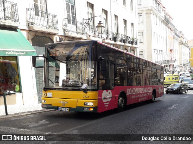 Companhia Carris de Ferro de Lisboa 2303 na cidade de Lisbon, Lisbon, Portugal, por Douglas Célio Brandao. Número da foto: #11753387.