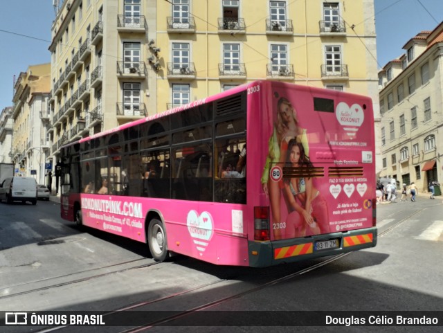 Companhia Carris de Ferro de Lisboa 2303 na cidade de Lisbon, Lisbon, Portugal, por Douglas Célio Brandao. Número da foto: #11753390.