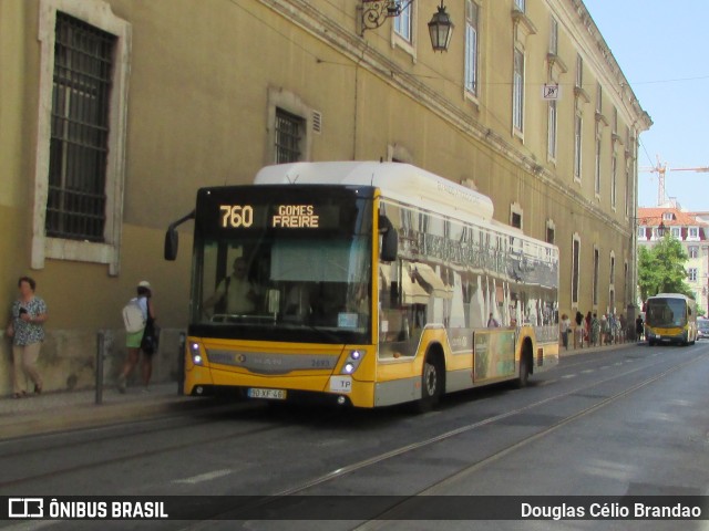 Companhia Carris de Ferro de Lisboa 2693 na cidade de Lisbon, Lisbon, Portugal, por Douglas Célio Brandao. ID da foto: 11753127.