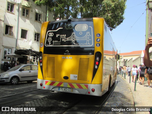 Companhia Carris de Ferro de Lisboa 2961 na cidade de Lisbon, Lisbon, Portugal, por Douglas Célio Brandao. Número da foto: #11753458.