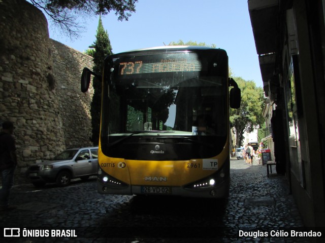 Companhia Carris de Ferro de Lisboa 2961 na cidade de Lisbon, Lisbon, Portugal, por Douglas Célio Brandao. Número da foto: #11753464.