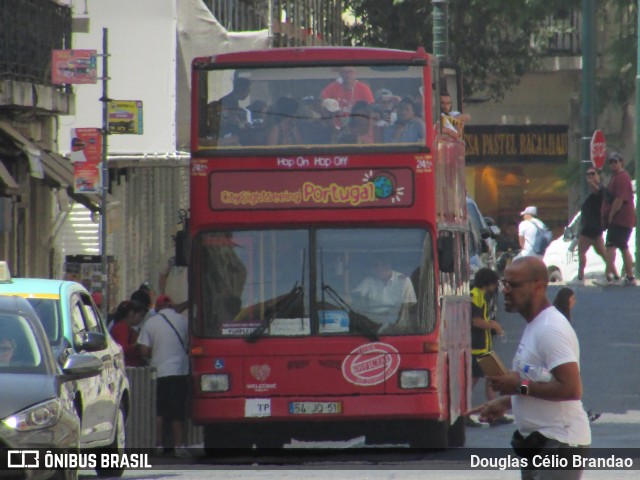 City Sightseeing Lisbon 5451 na cidade de Lisbon, Lisbon, Portugal, por Douglas Célio Brandao. ID da foto: 11753268.