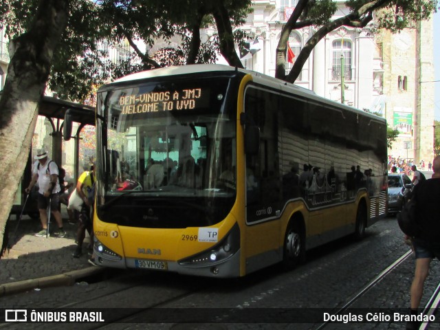 Companhia Carris de Ferro de Lisboa 2969 na cidade de Lisbon, Lisbon, Portugal, por Douglas Célio Brandao. Número da foto: #11753861.