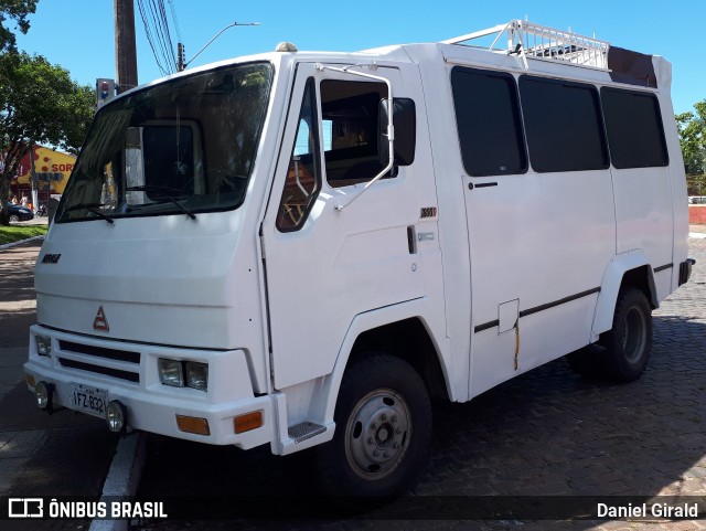 Motorhomes 8321 na cidade de Bagé, Rio Grande do Sul, Brasil, por Daniel Girald. ID da foto: 11752471.