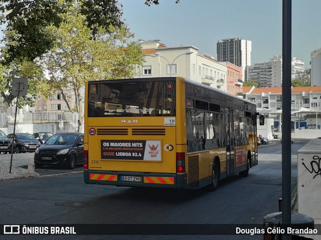 Companhia Carris de Ferro de Lisboa 2310 na cidade de Lisbon, Lisbon, Portugal, por Douglas Célio Brandao. Número da foto: #11756733.