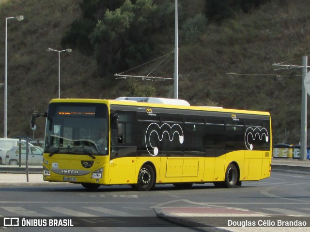 TST - Transportes Sul do Tejo 2204 na cidade de Almada, Setúbal, Portugal, por Douglas Célio Brandao. ID da foto: 11756621.