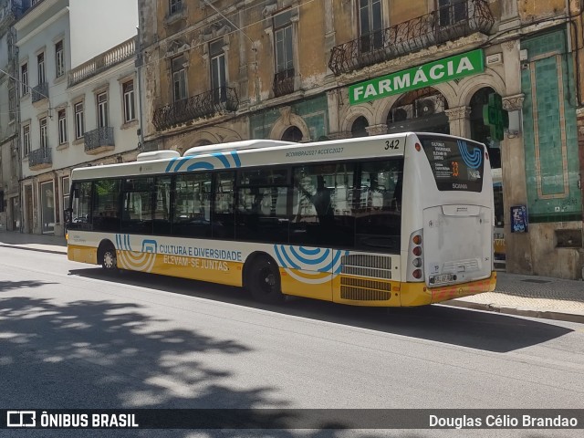 SMTUC - Serviços Municipalizados de Transportes Urbanos de Coimbra 342 na cidade de Coimbra, Coimbra, Portugal, por Douglas Célio Brandao. ID da foto: 11756914.