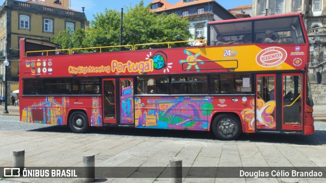 Citysightseeing Portugal 5451 na cidade de Porto, Porto, Portugal, por Douglas Célio Brandao. ID da foto: 11759741.