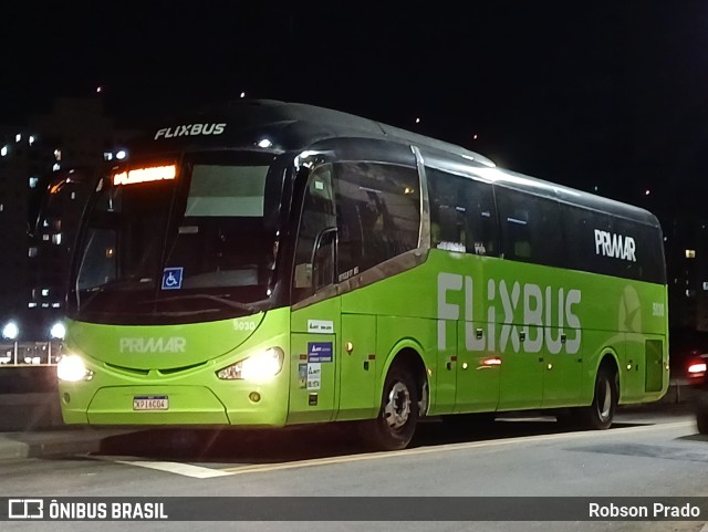 FlixBus Transporte e Tecnologia do Brasil 5030 na cidade de São José dos Campos, São Paulo, Brasil, por Robson Prado. Número da foto: #11760019.