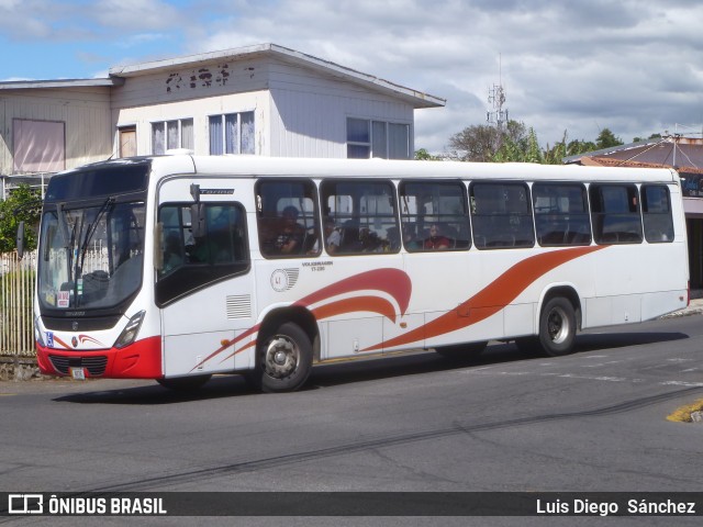 Arnoldo Ocampo 41 na cidade de San Rafael, San Rafael, Heredia, Costa Rica, por Luis Diego Sánchez. ID da foto: 11759233.