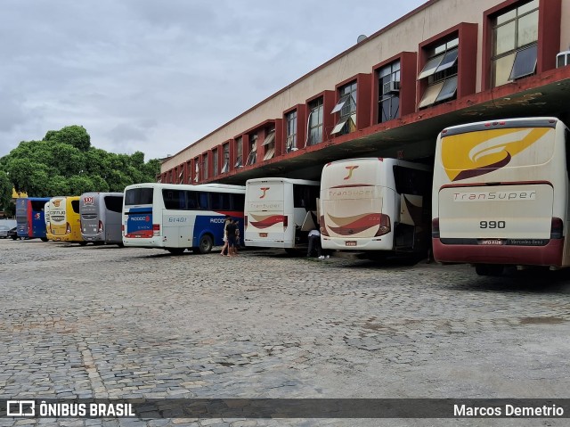 Terminais Rodoviários e Urbanos  na cidade de Governador Valadares, Minas Gerais, Brasil, por Marcos Demetrio. Número da foto: #11761632.
