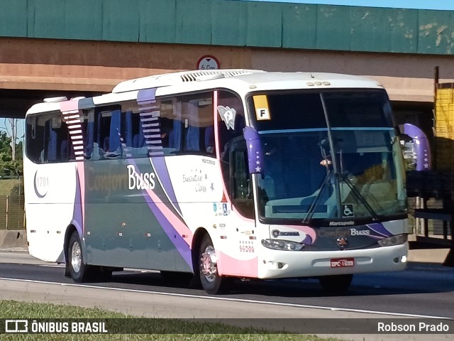 ConfortBuss Transportadora Turistica Ltda 1701 na cidade de São José dos Campos, São Paulo, Brasil, por Robson Prado. ID da foto: 11768015.