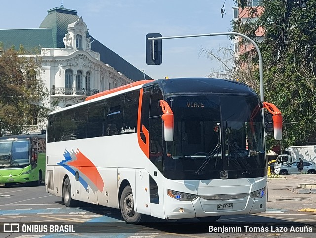 Autobuses sin identificación - Chile GYPF42 na cidade de Santiago, Santiago, Metropolitana de Santiago, Chile, por Benjamín Tomás Lazo Acuña. Número da foto: #12473995.