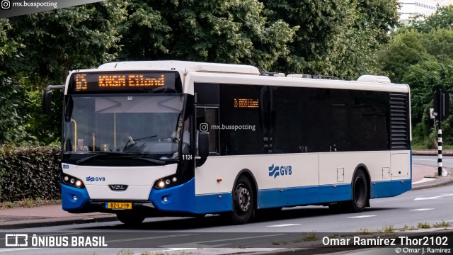 GVB - Gemeentelijk Vervoerbedrijf 1124 na cidade de Amsterdam, North Holland, Países Baixos, por Omar Ramírez Thor2102. Número da foto: #12473177.
