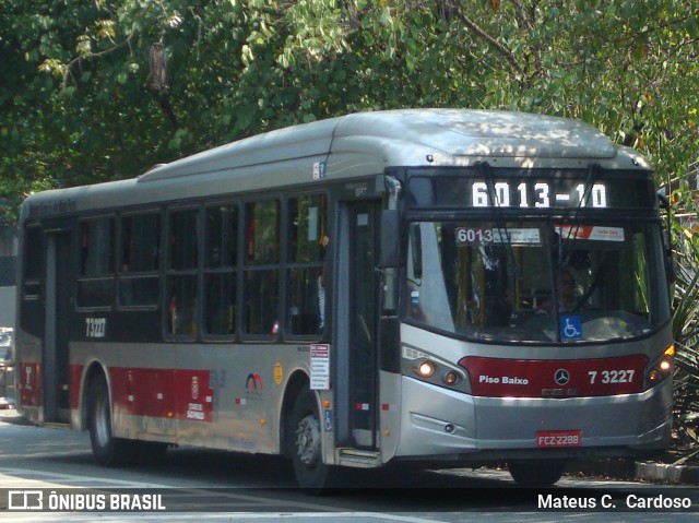 Viação Metrópole Paulista - Zona Sul 7 3227 na cidade de São Paulo, São Paulo, Brasil, por Mateus C.  Cardoso. Número da foto: #12475899.