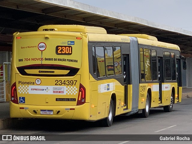 Viação Pioneira 234397 na cidade de Santa Maria, Distrito Federal, Brasil, por Gabriel Rocha. Número da foto: #12478376.