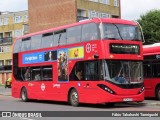London General EE256 na cidade de Kingston upon Thames, Surrey, Inglaterra, por Fábio Takahashi Tanniguchi. Número da foto: #12481922.