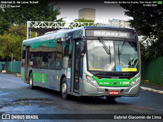 Viação Gato Preto 1 2598 na cidade de São Paulo, São Paulo, Brasil, por Gabriel Giacomin de Lima. Número da foto: #12484766.