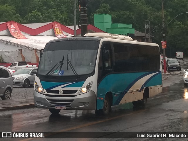 Ônibus Particulares na cidade de Seara, Santa Catarina, Brasil, por Luís Gabriel H. Macedo. Número da foto: #12483570.