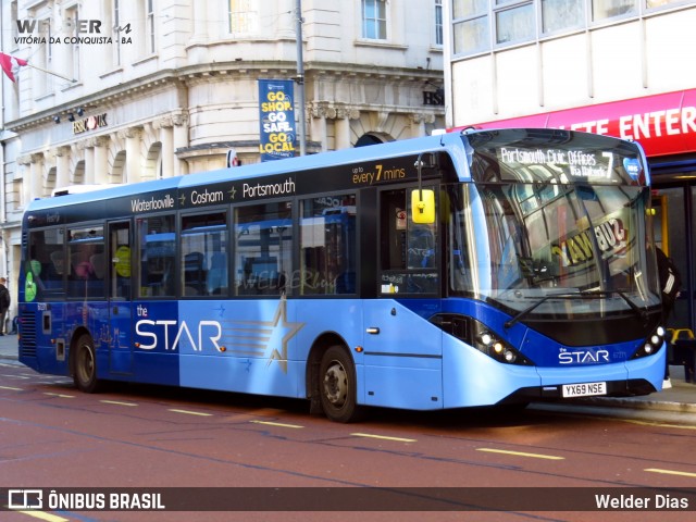 First Bus 67271 na cidade de Portsmouth, Hampshire, Inglaterra, por Welder Dias. Número da foto: #12487451.