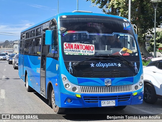 Taxibuses San Antonio 110 na cidade de San Antonio, San Antonio, Valparaíso, Chile, por Benjamín Tomás Lazo Acuña. Número da foto: #12489745.
