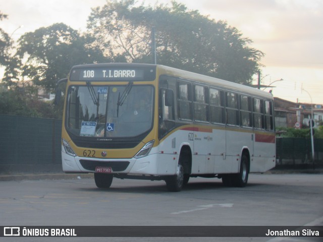 Empresa Metropolitana 622 na cidade de Recife, Pernambuco, Brasil, por Jonathan Silva. Número da foto: #12488082.